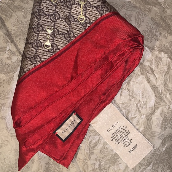 ✅Gucci GG Print with Horsebit Silk Carré - Picture 2 of 3